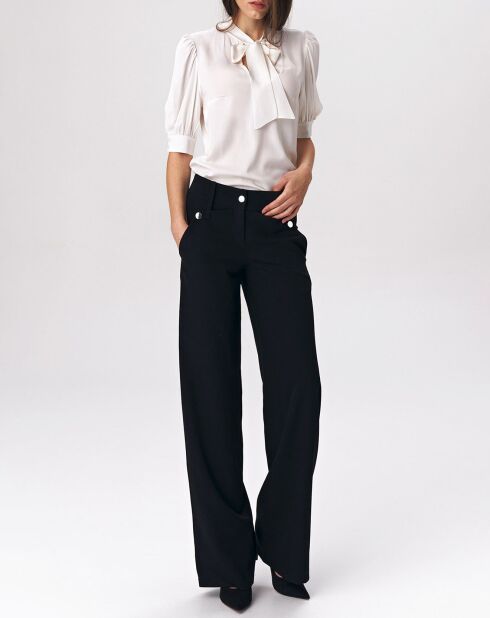 Schwarze, schlichte Schlaghose