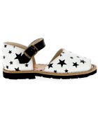 Weiße/schwarze Sternledersandalen