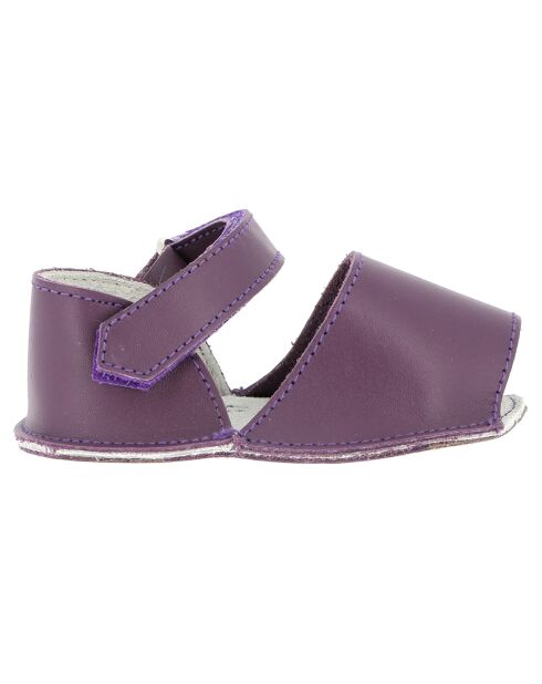 Paarse leren sandalen