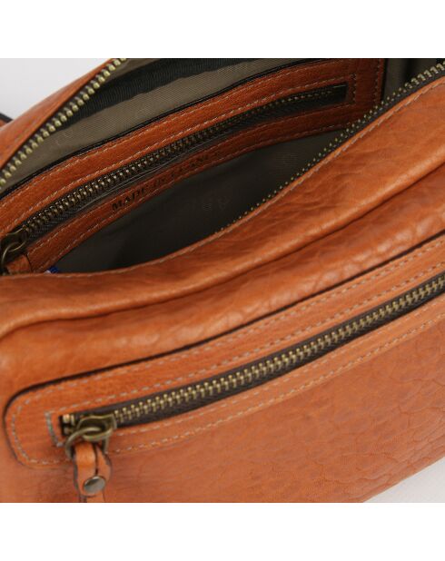 Maelys Schultertasche aus kamelfarbenem Lammleder - 22,5x7x16 cm