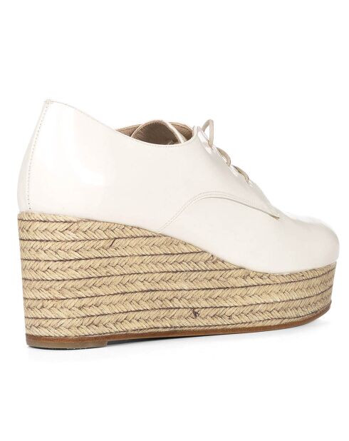 Susan Derbys aus elfenbeinfarbenem Lackleder - 7 cm Absatz