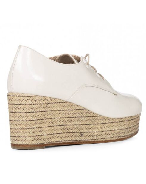 Susan Derbys aus elfenbeinfarbenem Lackleder - 7 cm Absatz