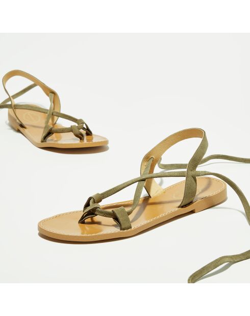 Khakifarbene Fingerledersandalen aus Samt