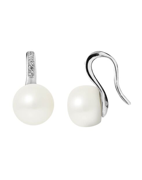 Virgule-Ohrringe aus Silber, Zirkonia und Süßwasserperlen mit natürlichen weißen Knöpfen