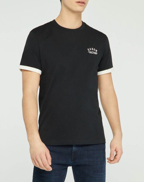 T-shirt Trophy nera con maniche arrotolate