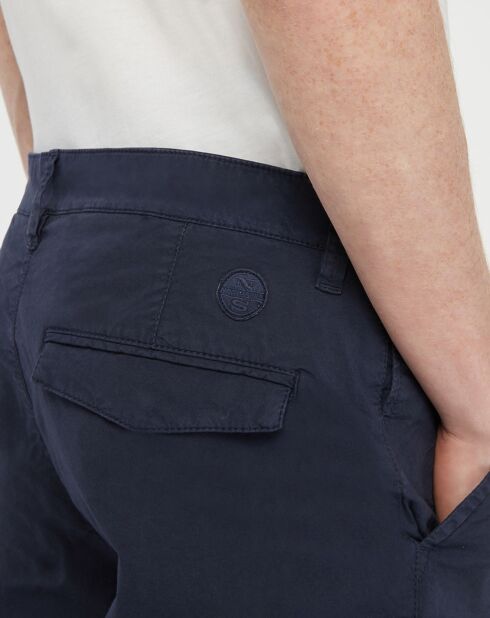Marineblauwe slanke chinoshort van Popplin