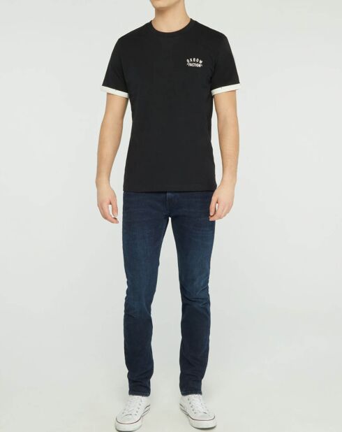 T-shirt Trophy nera con maniche arrotolate