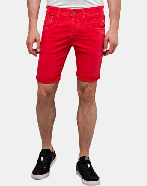 Pantalones cortos ajustados de color rojo