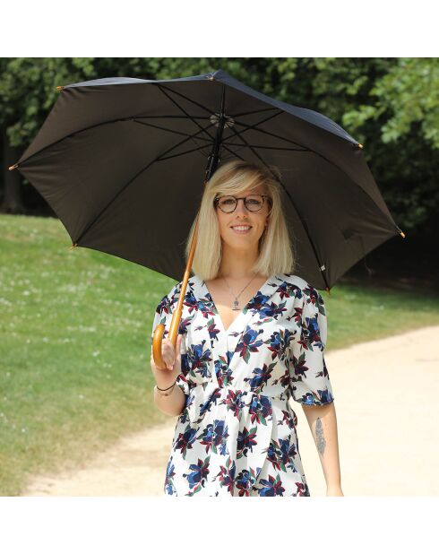 Schwarzer Schirm mit automatischer Öffnung