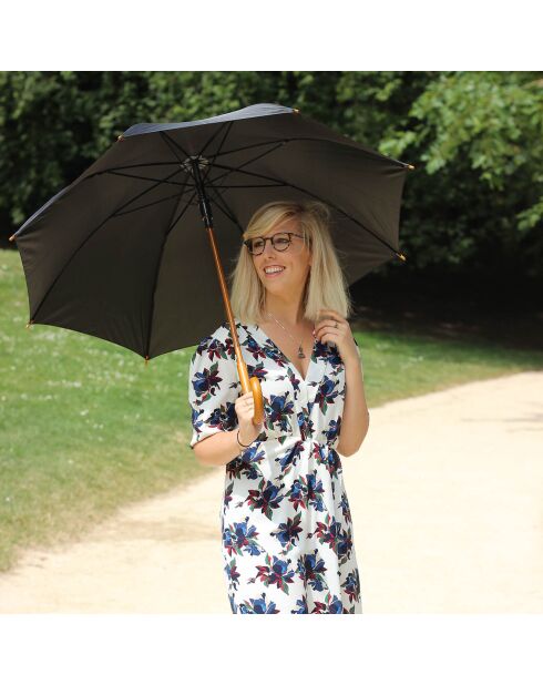 Schwarzer Schirm mit automatischer Öffnung