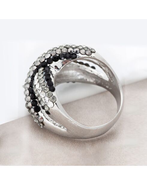 Ring Elegance in Schwarz/Weiß