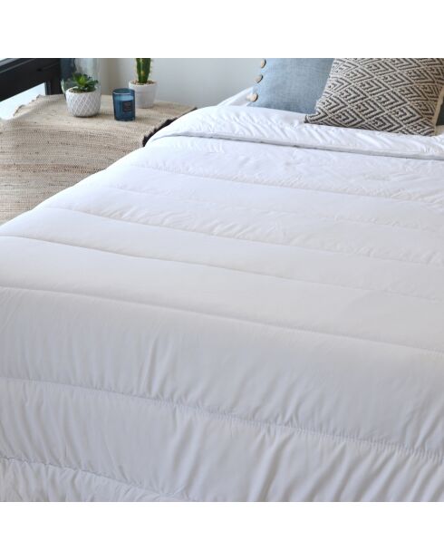 Couette tempérée microfibre blanche