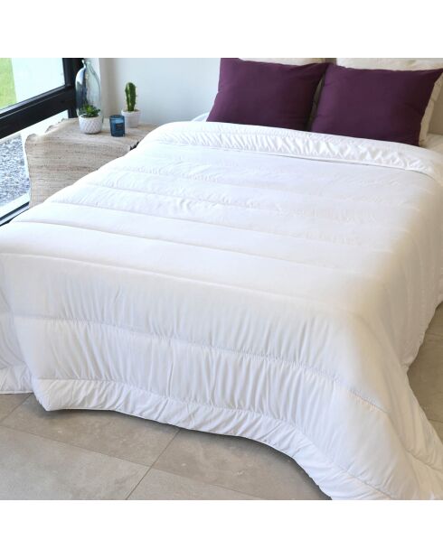 Couette tempérée blanche
