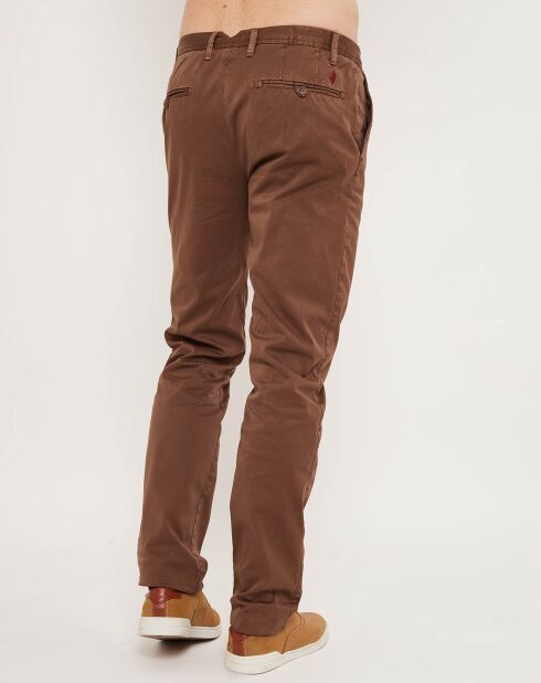 Pantalones chinos ajustados de color topo