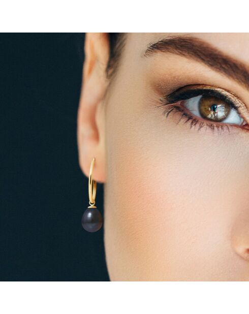 Geelgouden zwarte peeroorbellen met zoetwaterparels