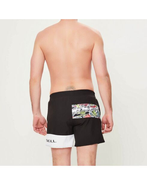 Pantalones cortos de baño reeditados en blanco y negro