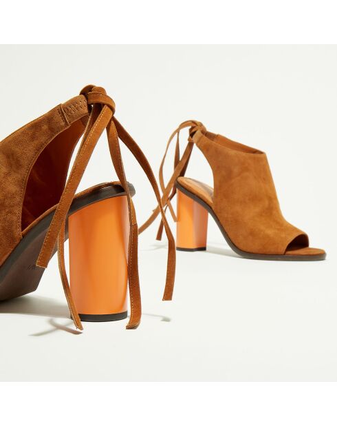 Drune Ledersandalen aus kamelfarbenem Samt - 10 cm Absatz