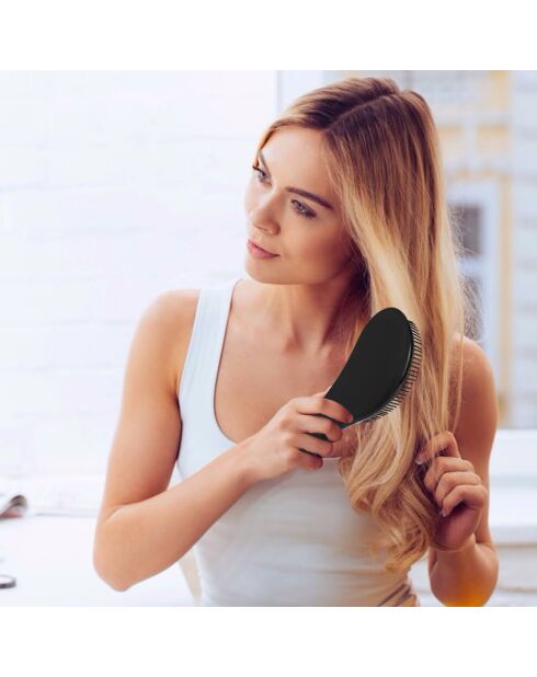 Brosse à cheveux noire