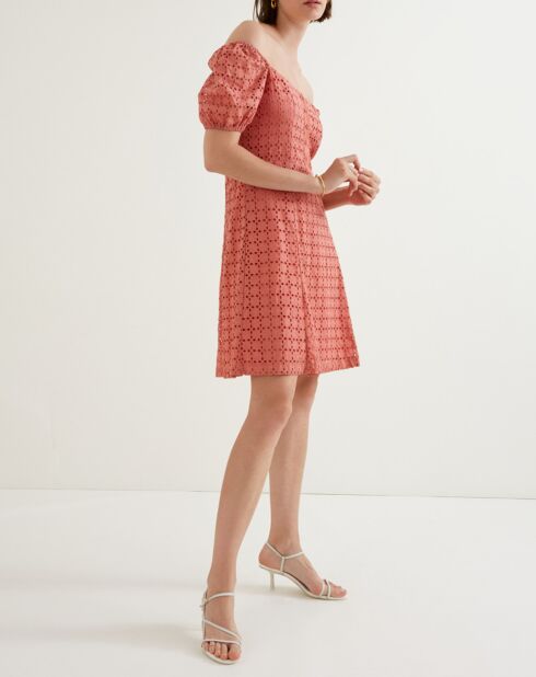 Rougefarbenes Kleid Cadix mit Lochmuster