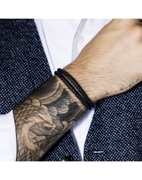 Doppelhakenarmband aus Stahl und schwarzem Leder