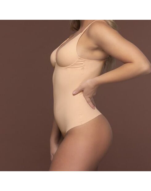 Cordón esculpido con aros de color beige