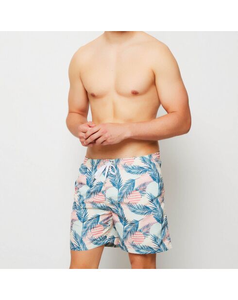 Pantalones cortos de baño verde, amarillo y rojo al atardecer