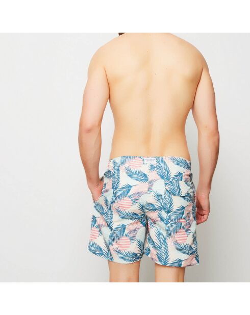 Pantalones cortos de baño verde, amarillo y rojo al atardecer