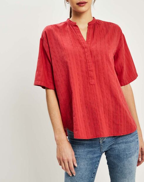 Camicetta candida arrugginita