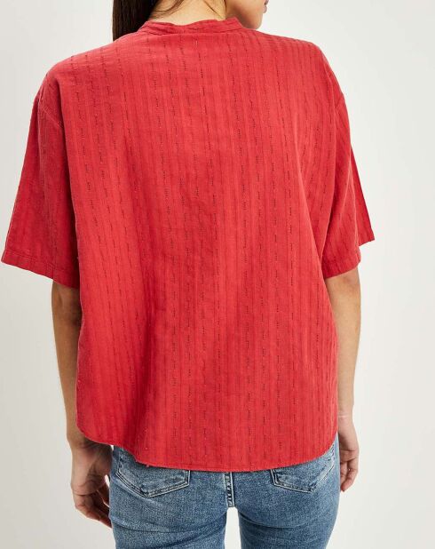 Camicetta candida arrugginita