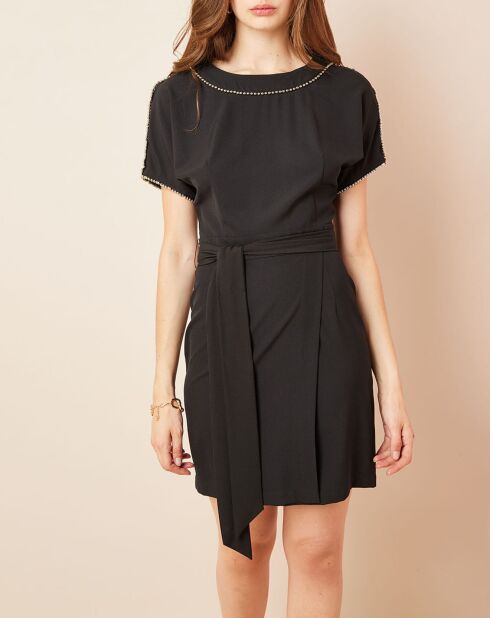 Zwarte jurk met pareldetails