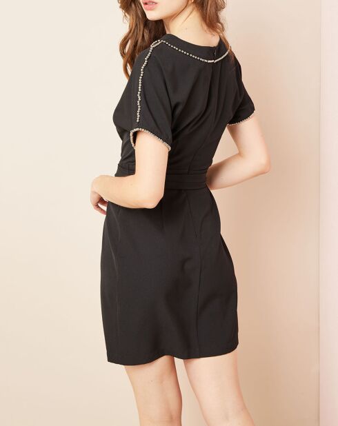 Zwarte jurk met pareldetails