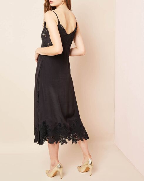 Zwarte geborduurde jurk
