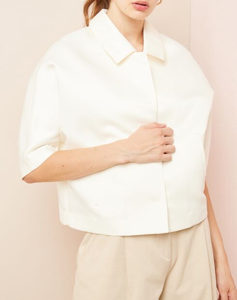 Ecrufarbene Satinjacke