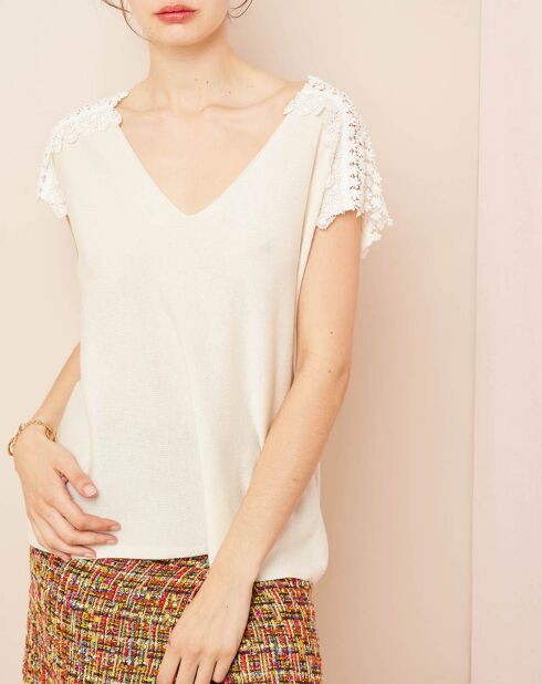 Top à broderie fleurie crème