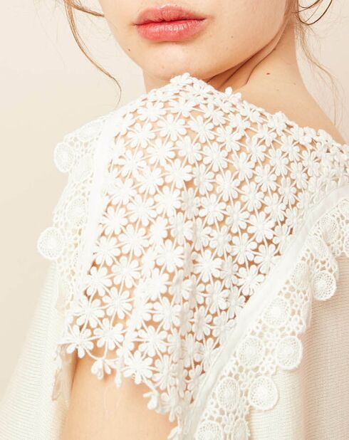 Top à broderie fleurie crème