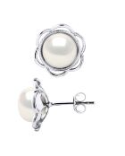 Silberne Blumen- und Süßwasserperlenohrringe mit naturweißen Knöpfen