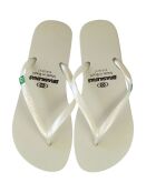 Klassieke teenslippers in parelwit