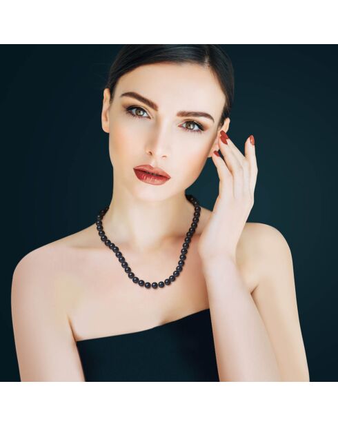 Witgouden ringketting zwarte ronde zoetwaterparels