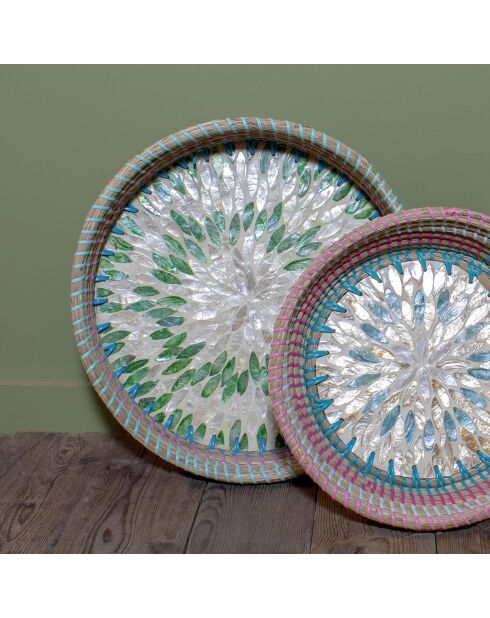Rond dienblad van zeegras en schelpen Paros blauw/roze/groen - 33x6 cm