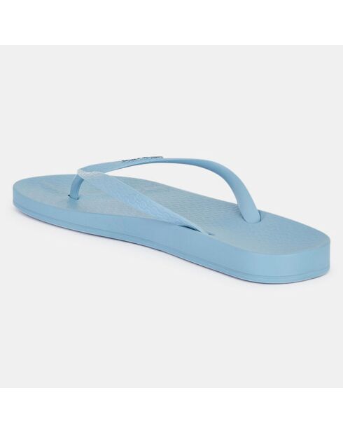 Kleuren: blauwe teenslippers