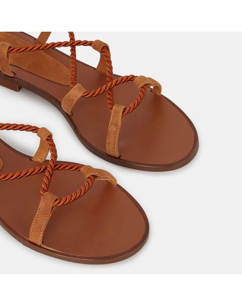 Camelkleurige sandalen van leer en touwtjes