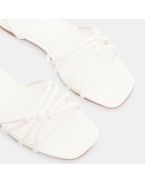 Witte leren sandalen
