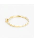 Geelgouden solitairering met delicate diamanten van 0,06 ct