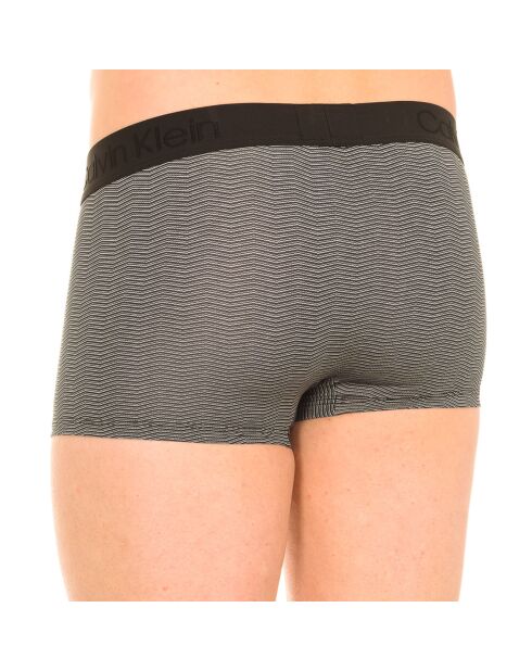 Maceio Boxer mit schwarzen Streifen