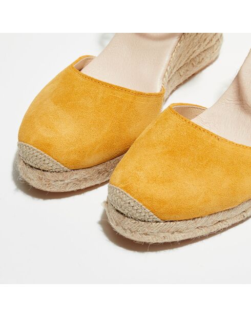 Espadrilles van mosterdkleurig fluweel van leer - hak van 9 cm