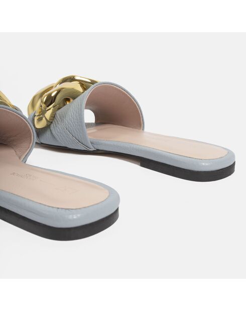 Een deel van het spel Blue Leather Mules