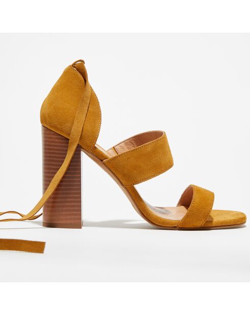 Charlie Mustard Ledersandalen aus Samt, 9,5 cm Absatz