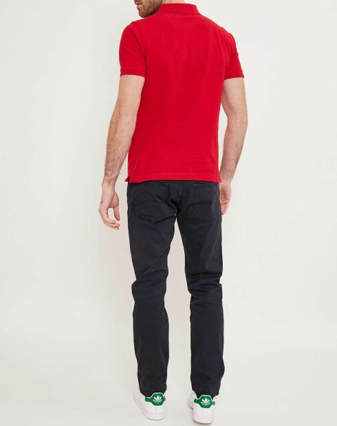 Leuchtend rotes klassisches Poloshirt