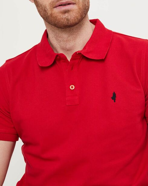 Leuchtend rotes klassisches Poloshirt