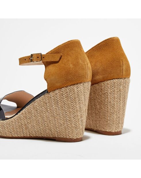 Julieta Keilsandalen aus Lackleder und Samt in Schwarz/Kamelbraun — 9,5 cm Absatz